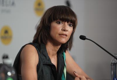 Fotografia d'Ana Lily Amirpour en una roda de premsa